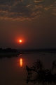 Crpuscule sur la rivire Luangwa