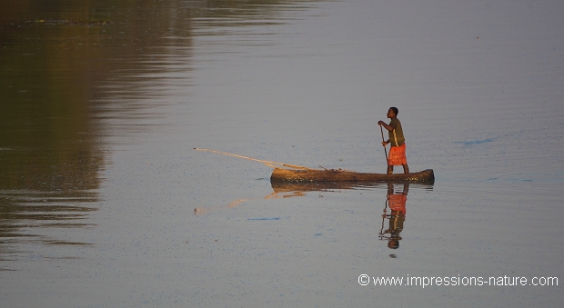 Pêcheur en mokoro